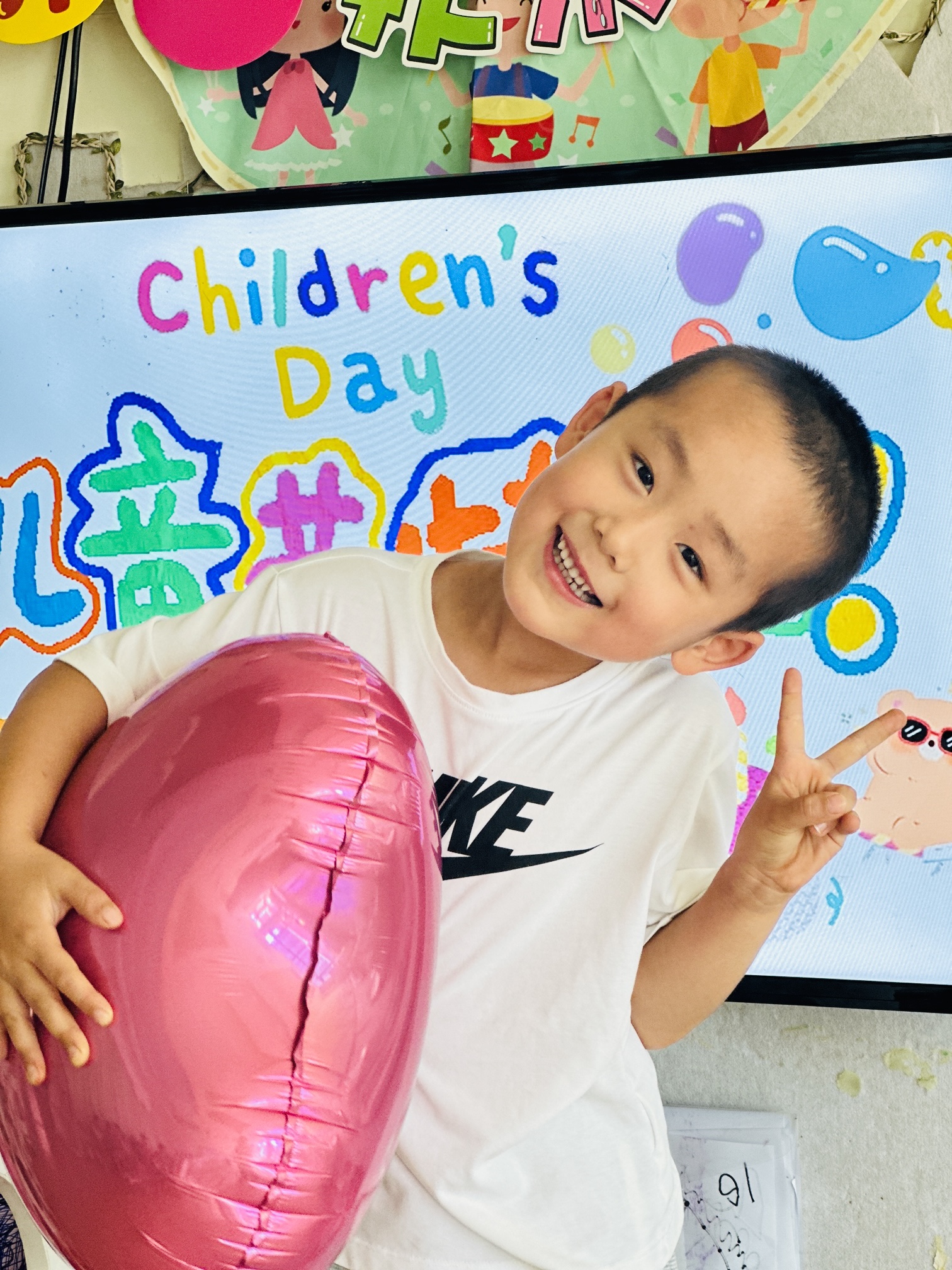 休假一个月去幼儿园过个节